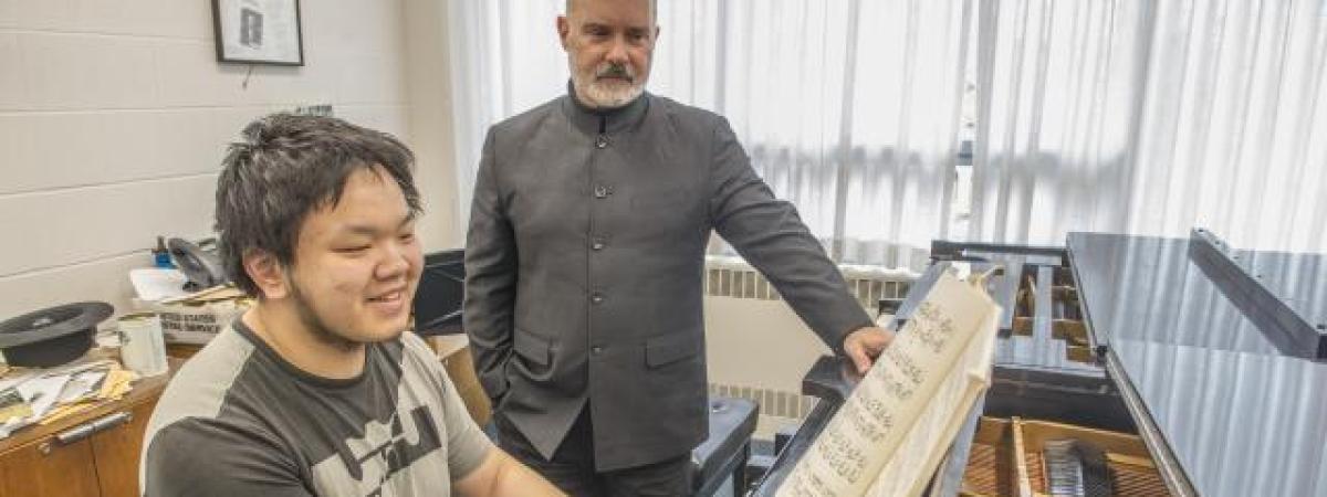 JMP piano lesson with Gerardo and student