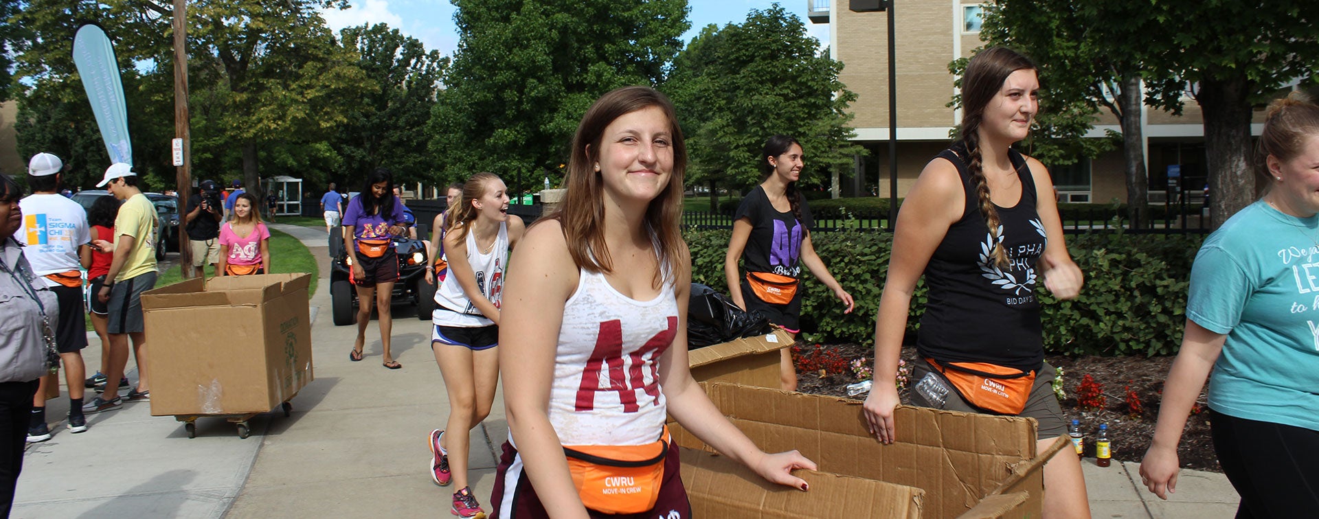 Photo of Students Moving In