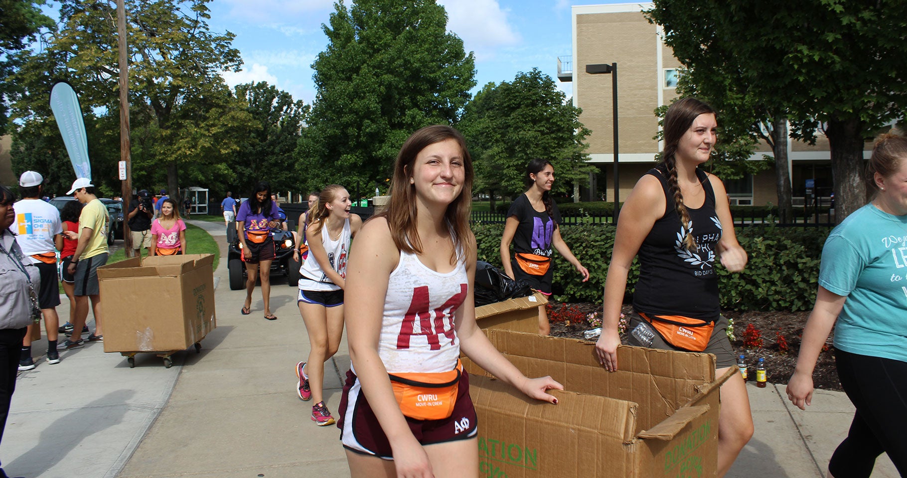 Photo of Students Moving In