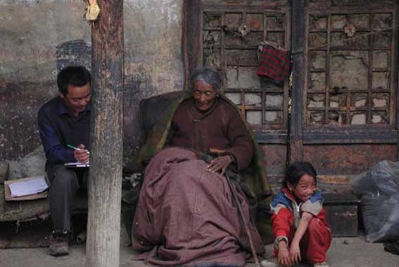 Picture of Phujung, a Tibetan researcher at The Tibet Academy of Social Sciences who is also an Anthropology Graduate Student at CWRU conducting an oral history interview in Panam xian in Tibet, 2002