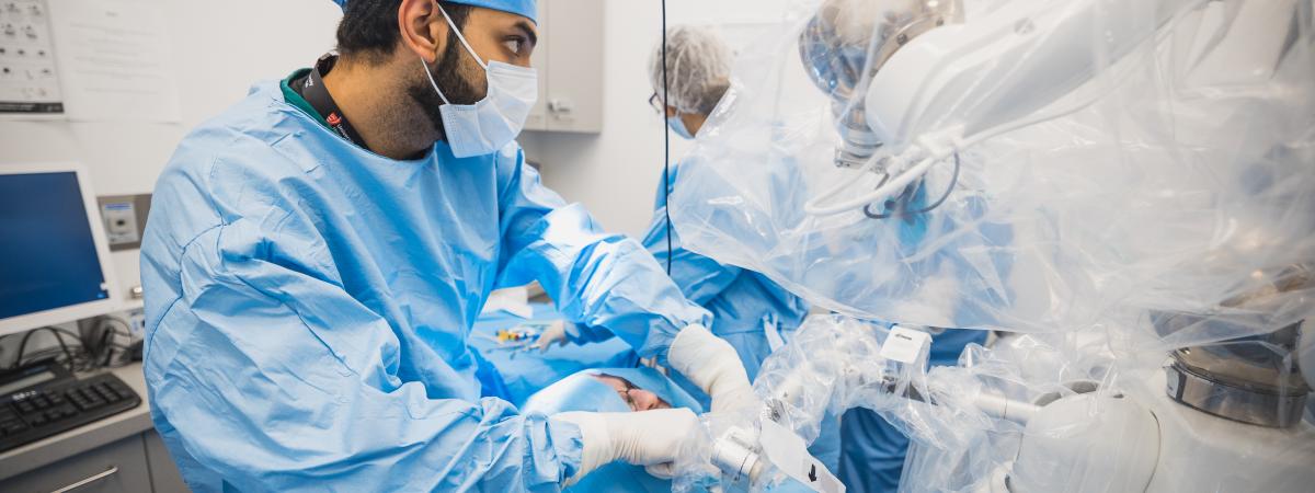 A student at Case Western Reserve University School of Dental Medicine being trained on the Yomi dental implant robot.
