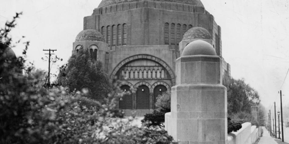 Temple-Tifereth Israel with trees